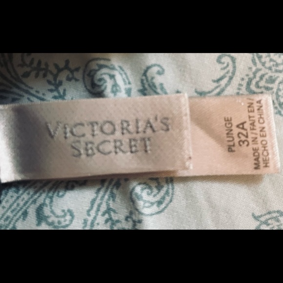 Victoria’s Secret Plunge Very Sexy black/nude lace bra Sz 32A - Picture 3 of 3